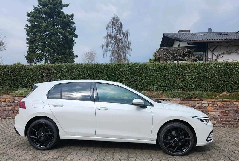 Gebraucht VW Golf VII Life 150 PS (110 kW) 2020 Weiß Limousine