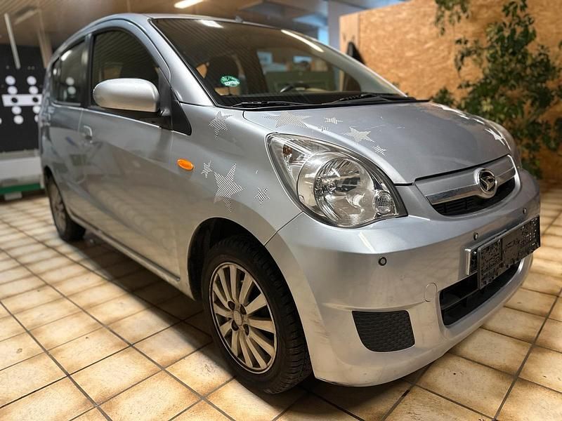 Grau Gebraucht 2009 Daihatsu Cuore Kleinwagen | 1.590 € (Guter Preis) - Bild 1/4
