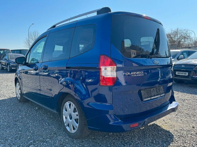 Gebraucht Ford Tourneo Courier Titanium 101 PS (74 kW) 2015 Blau Van / Kleinbus