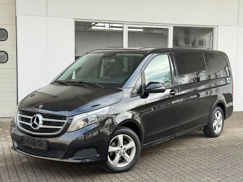 Schwarz Gebraucht 2019 Mercedes V220 Avantgarde Van / Kleinbus | 19.990 € (Superpreis) - Bild 1/4