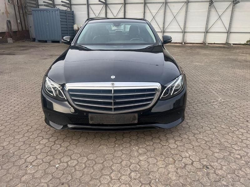 Gebraucht Mercedes E200 160 PS (117 kW) 2020 Schwarz Limousine