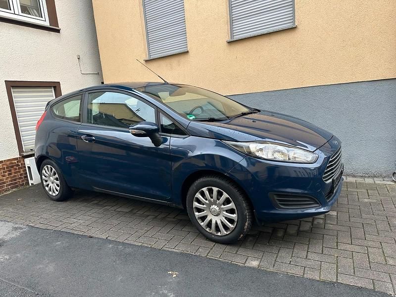 Gebraucht Ford Fiesta 75 PS (55 kW) 2014 Blau Kleinwagen