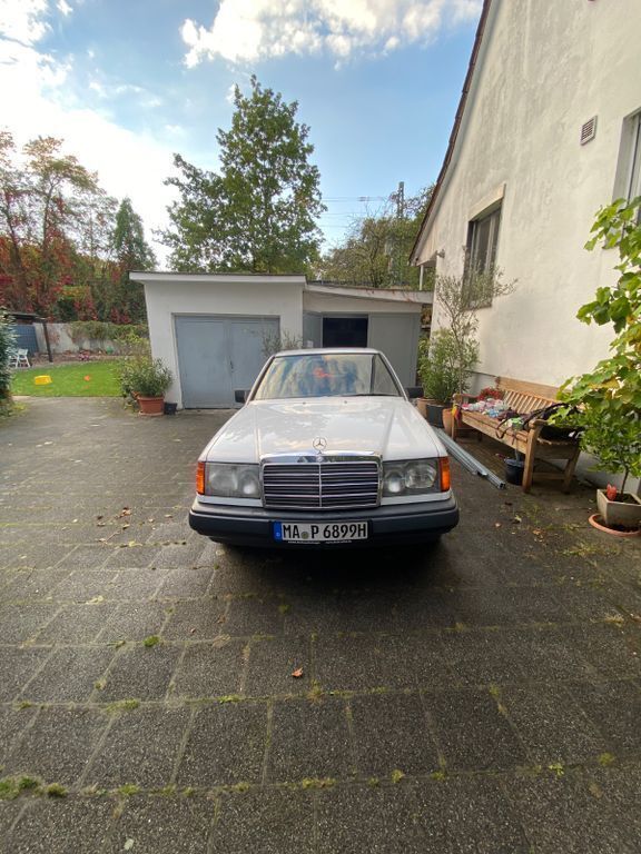 Gebraucht Mercedes E230 132 PS (97 kW) 1988 Weiß Limousine