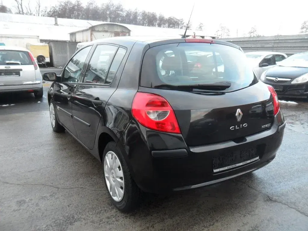 Używany Renault Clio III Authentique 65 KM (47 kW) 2007 Czarny Sedan/Limuzyna