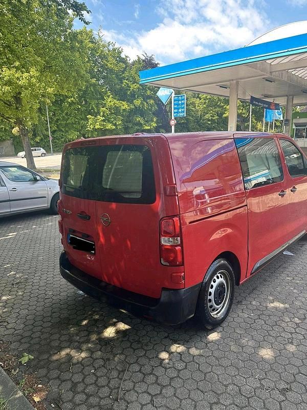 Gebraucht Opel Vivaro 105 PS (77 kW) 2022 Rot Van / Kleinbus
