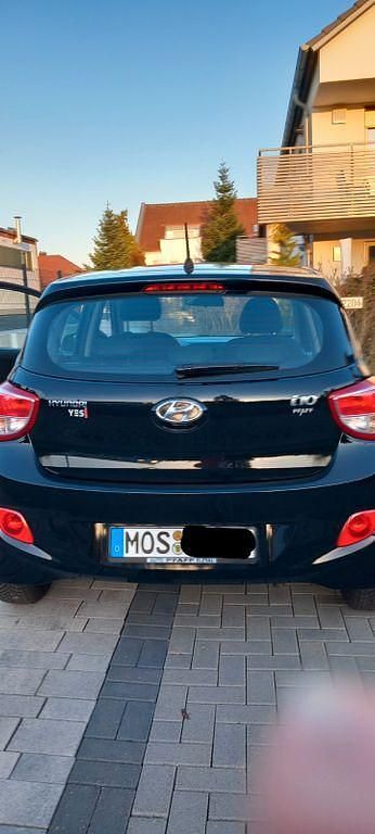 Gebraucht Hyundai i10 Trend 87 PS (63 kW) 2015 Schwarz Kleinwagen