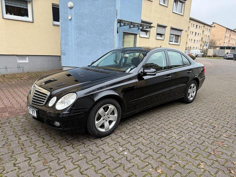 Schwarz Gebraucht 2007 Mercedes E200 Limousine | 5.290 € (Fairer Preis) - Bild 1/4