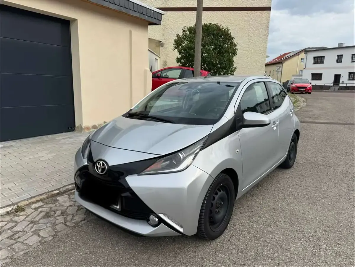 Gebraucht Toyota Aygo Edition-S 69 PS (50 kW) 2016 Grau Kleinwagen