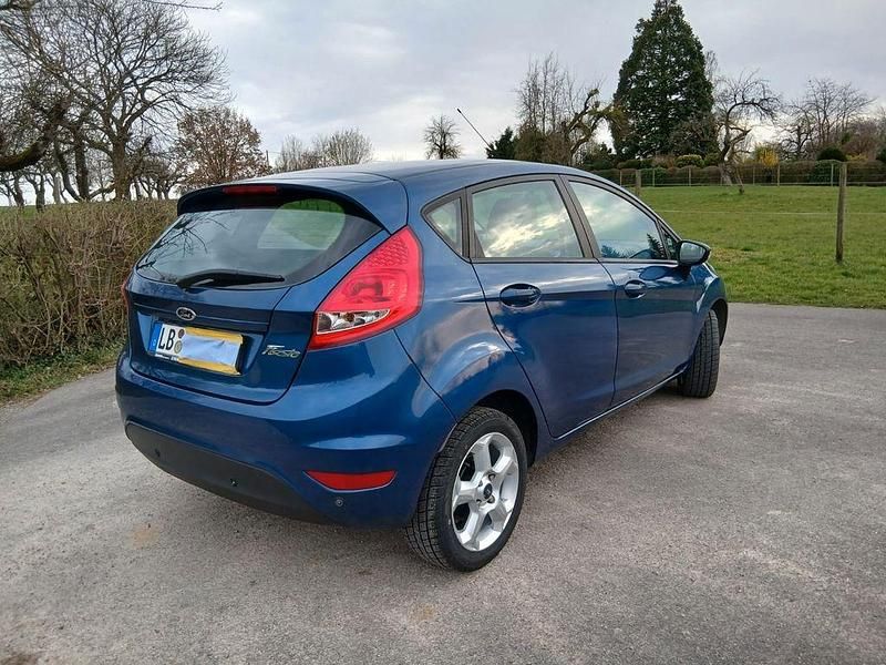 Gebraucht Ford Fiesta Trend 82 PS (60 kW) 2009 Blau Kleinwagen