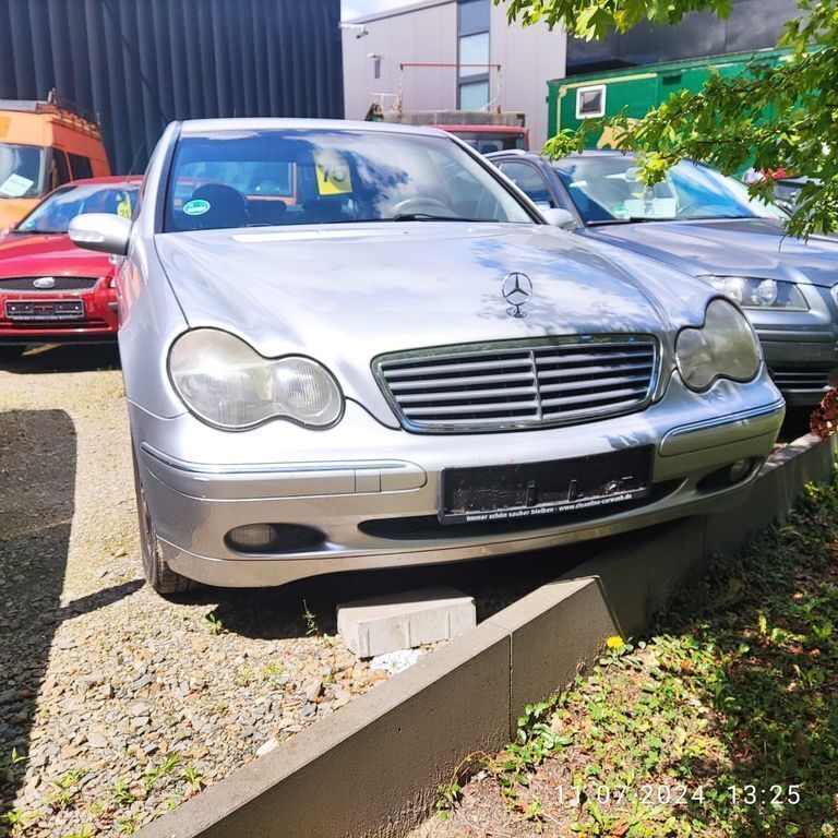 Grau Gebraucht 2002 Mercedes C200 Limousine | 2.150 € (Guter Preis) - Bild 1/4