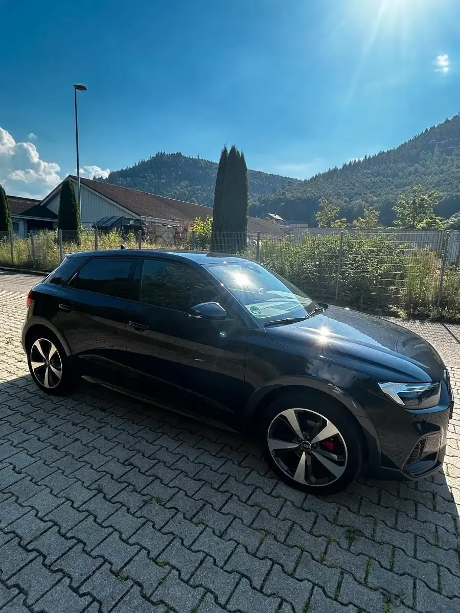 Gebraucht Audi A1 Ambiente 150 PS (110 kW) 2022 Andere farben SUV