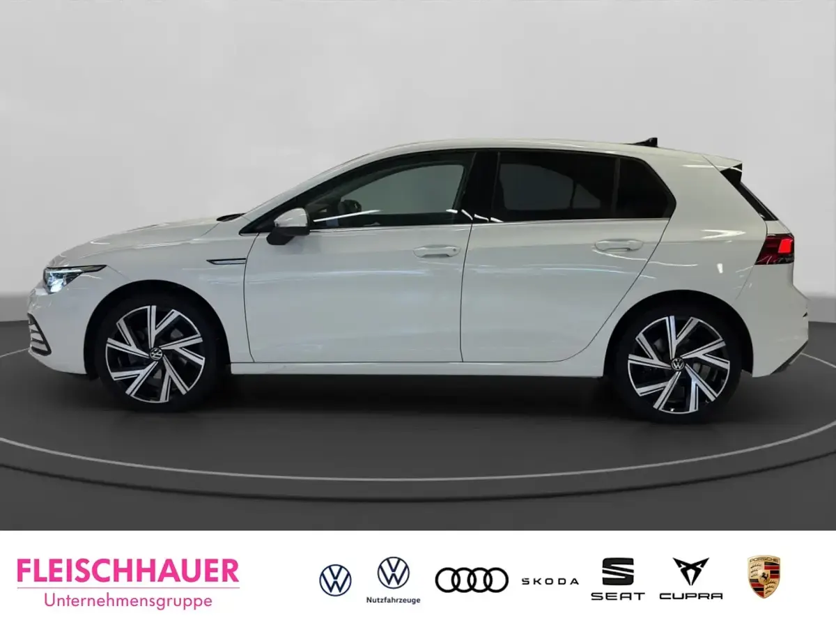 Gebraucht VW Golf VIII Style 150 PS (110 kW) 2024 Weiss Limousine