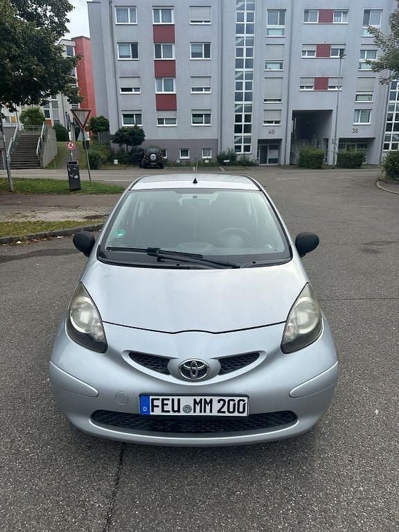Silber Gebraucht 2006 Toyota Aygo Kleinwagen | 1.299 € (Guter Preis) - Bild 1/4