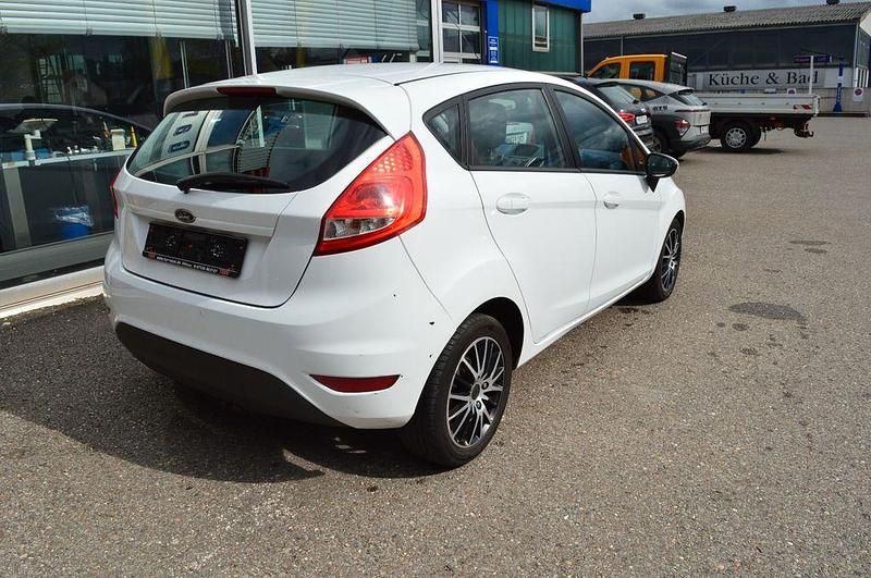Gebraucht Ford Fiesta Trend 82 PS (60 kW) 2009 Weiß Kleinwagen