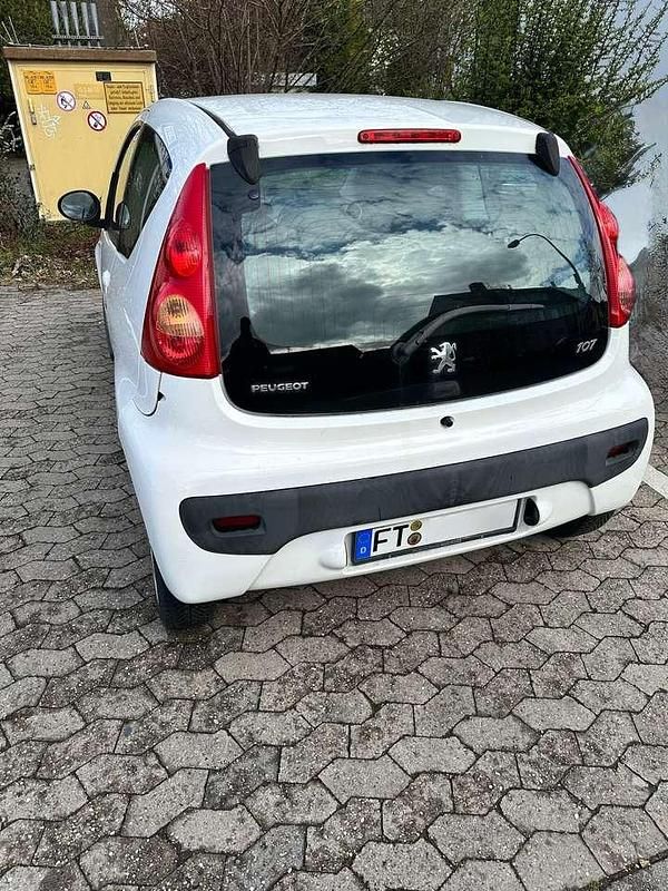 Gebraucht Peugeot 107 68 PS (50 kW) 2011 Weiß Kleinwagen