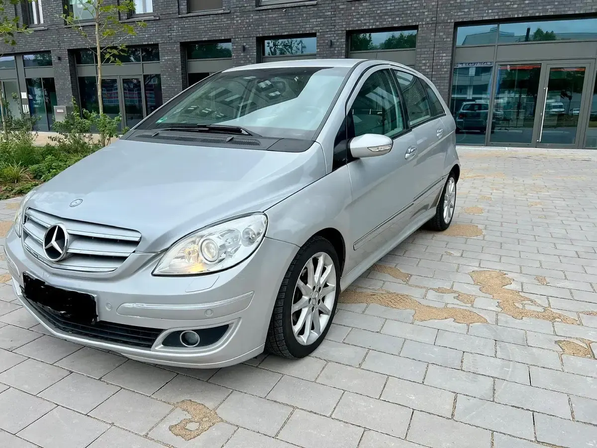 Gebraucht Mercedes B180 136 PS (100 kW) 2006 Silber Van / Kleinbus