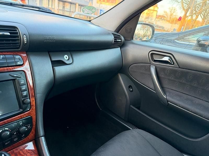 Gebraucht Mercedes C180 143 PS (105 kW) 2004 Schwarz Limousine