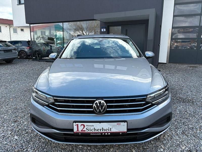 Gebraucht VW Passat Basis 150 PS (110 kW) 2022 Silber Kombi