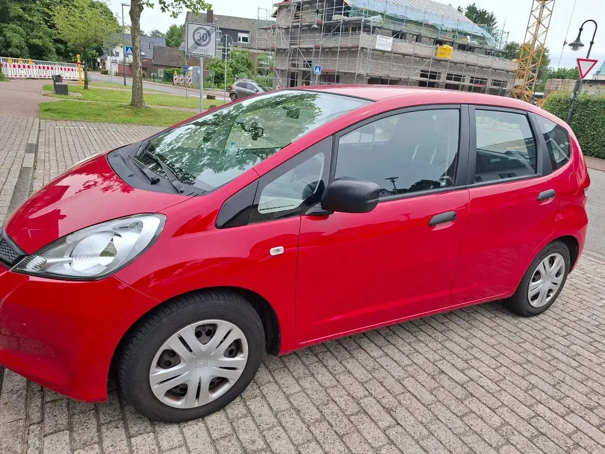 Gebraucht Honda Jazz 90 PS (66 kW) 2011 Rot Kleinwagen