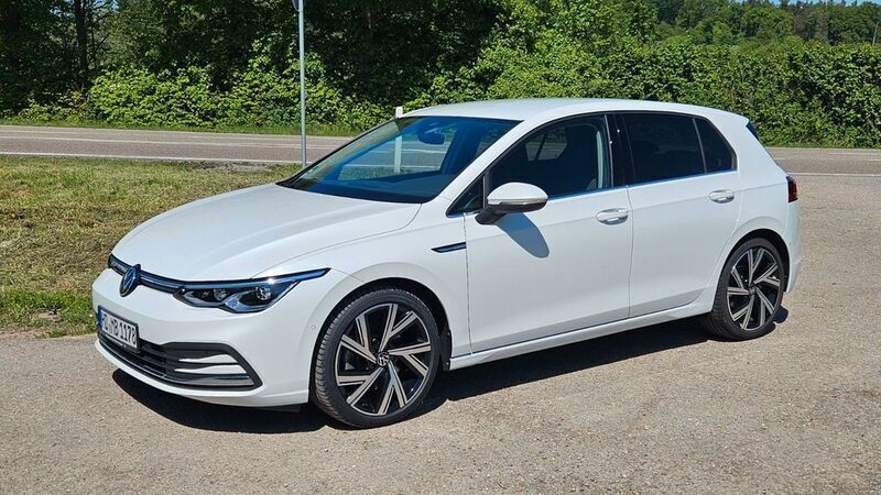 Weiß Gebraucht 2022 VW Golf VIII Style Limousine | 24.900 € (Superpreis) - Bild 1/4