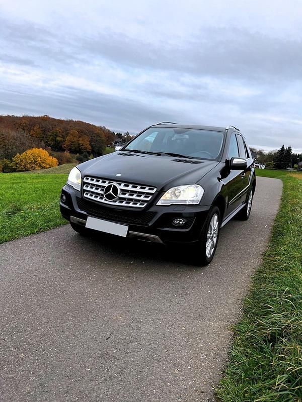 Schwarz Gebraucht 2008 Mercedes ML320 SUV | 8.500 € (Fairer Preis) - Bild 1/4
