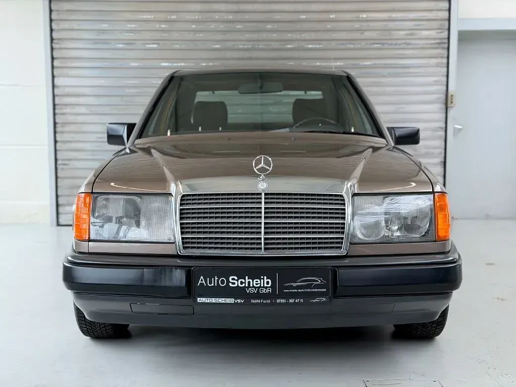 Gebraucht Mercedes E300 179 PS (131 kW) 1989 Braun Limousine
