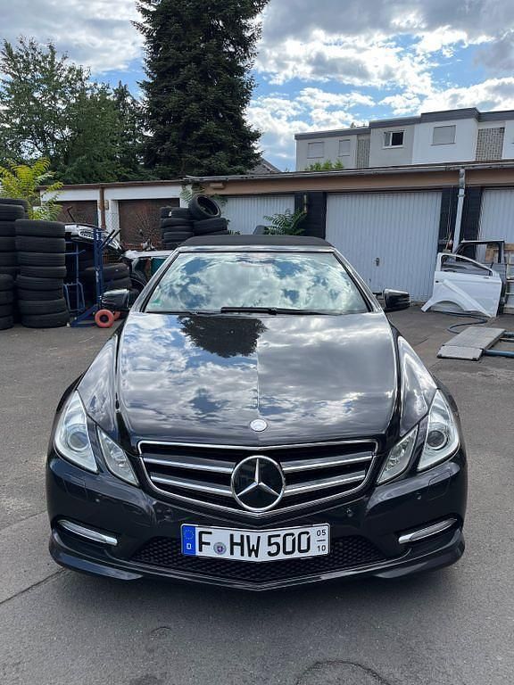Grün Gebraucht 2013 Mercedes E500 Cabrio | 31.700 € (Fairer Preis) - Bild 1/4
