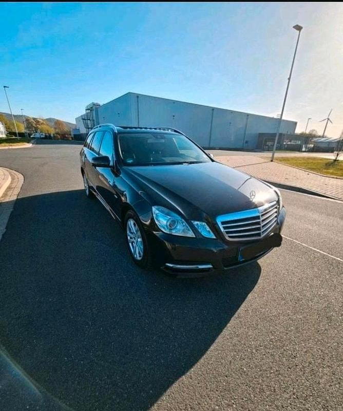 Gebraucht Mercedes E250 204 PS (150 kW) 2012 Schwarz Kombi
