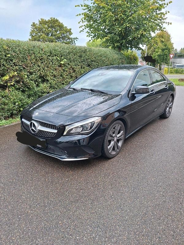 Schwarz Gebraucht 2017 Mercedes CLA250 Limousine | 16.900 € (Superpreis) - Bild 1/4