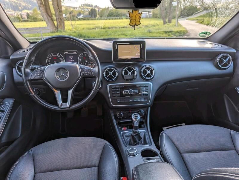 Schwarz Gebraucht 2012 Mercedes A200 Limousine | 9.999 € (Fairer Preis) - Bild 1/4