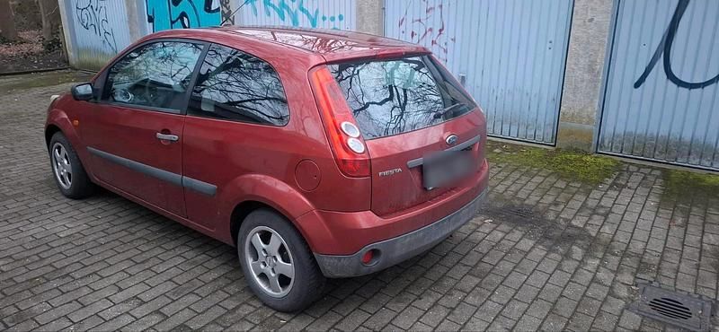 Gebraucht Ford Fiesta 69 PS (50 kW) 2007 Rot Kleinwagen