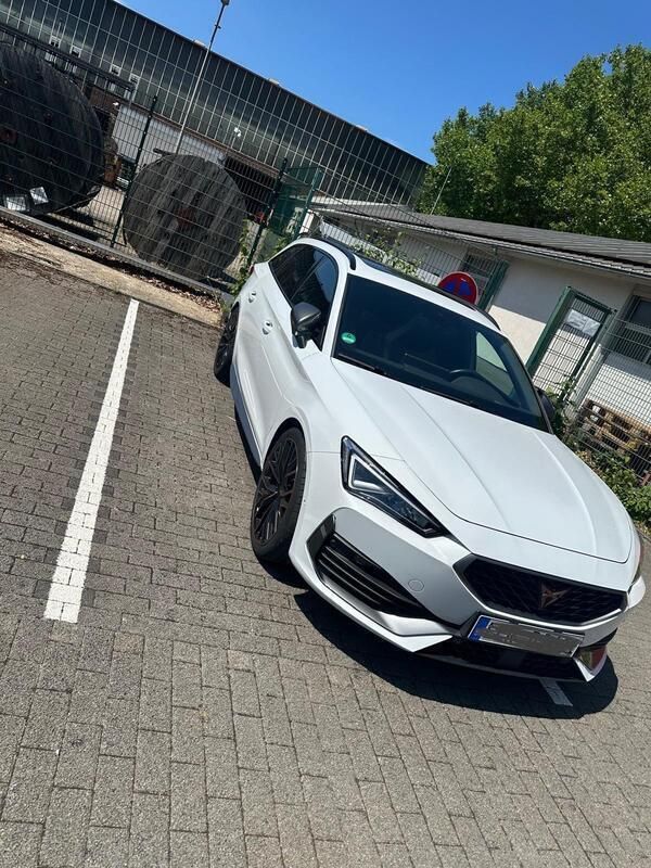 Weiß Gebraucht 2023 Cupra Leon VZ Kombi | 32.000 € (Guter Preis) - Bild 1/4