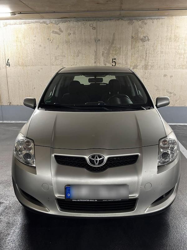 Silber Gebraucht 2009 Toyota Auris Kleinwagen | 5.899 € (Etwas zu teuer) - Bild 1/4