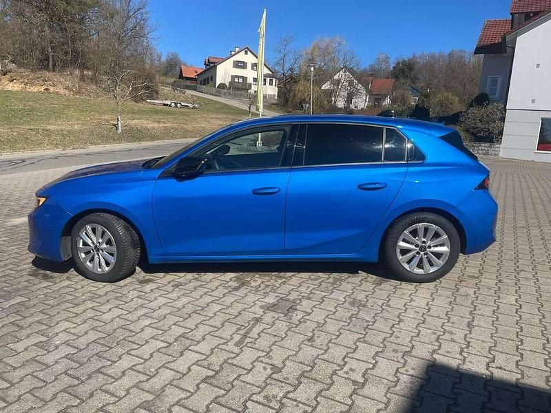 Gebraucht Opel Astra 131 PS (96 kW) 2024 Blau Limousine