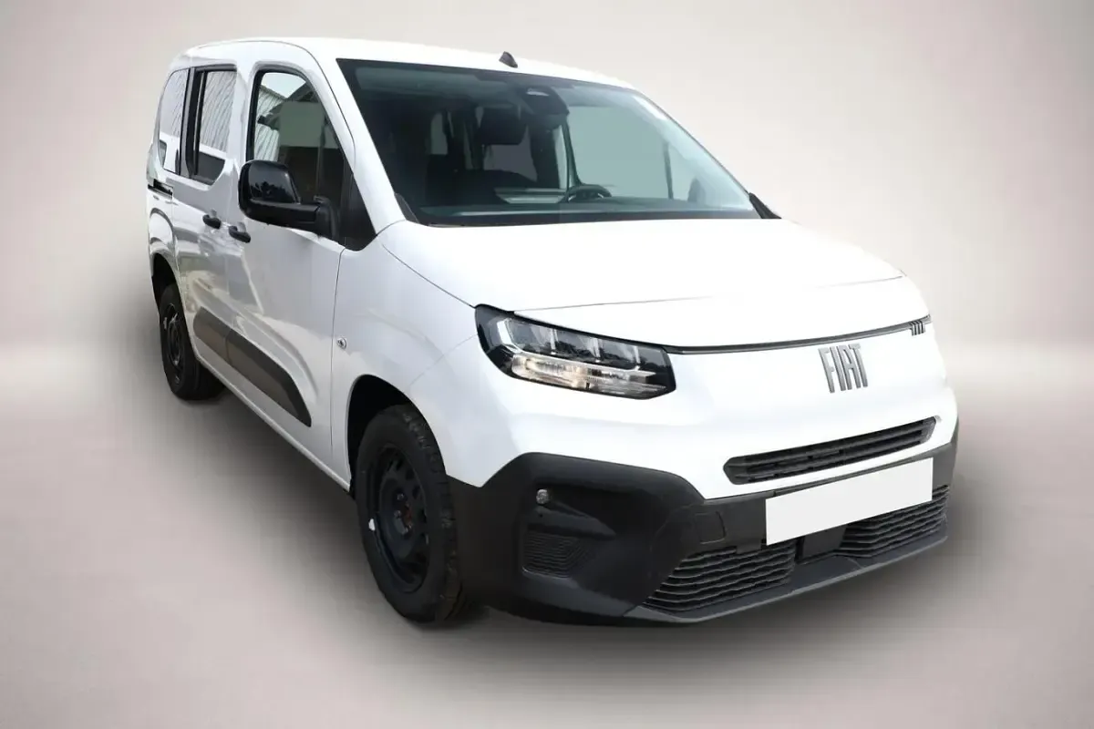 Neu Fiat Doblò 131 PS (96 kW) 2026 Manufacturer Van / Kleinbus