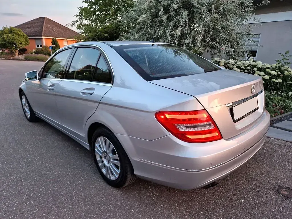 Gebraucht Mercedes C200 Elegance 136 PS (100 kW) 2013 Silber Limousine