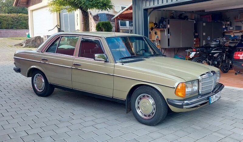 Grün Gebraucht 1985 Mercedes 240 Limousine | 13.900 € - Bild 1/4