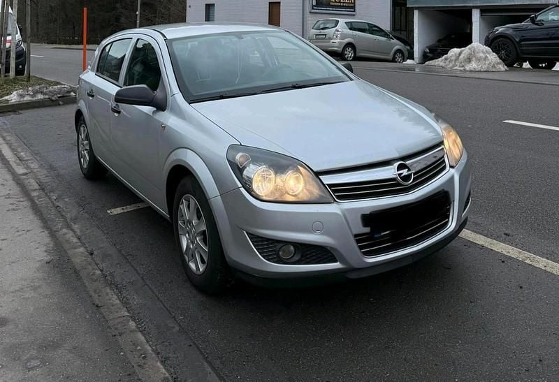 Silber Gebraucht 2009 Opel Astra Kleinwagen | 1.599 € (Fairer Preis) - Bild 1/4