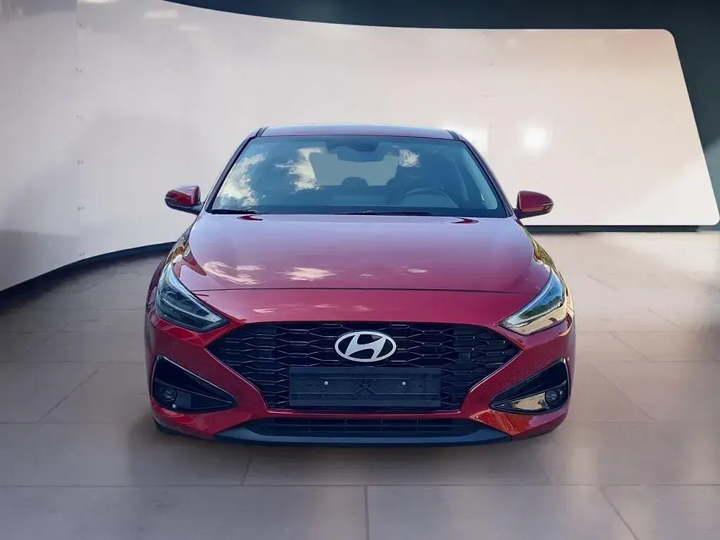 Gebraucht Hyundai i30 Advantage 101 PS (74 kW) 2024 Rot Limousine