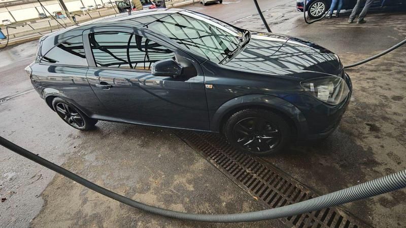 Grau Gebraucht 2010 Opel Astra GTC Coupé | 3.800 € (Guter Preis) - Bild 1/4