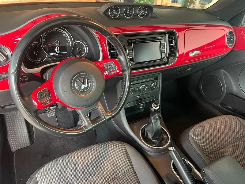 Gebraucht VW Beetle Design 140 PS (102 kW) 2013 Rot Kleinwagen