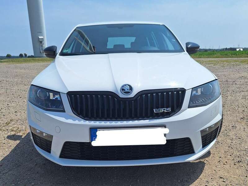 Weiß Gebraucht 2015 Skoda Octavia RS Kombi | 17.000 € (Etwas zu teuer) - Bild 1/4