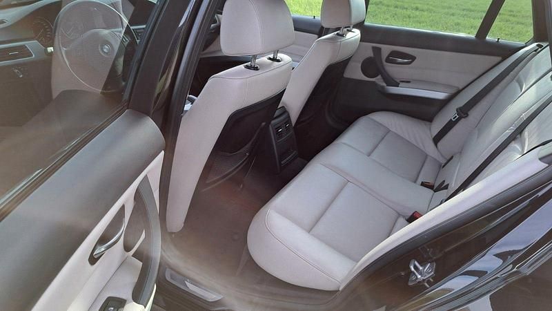 Gebraucht BMW 325 204 PS (150 kW) 2011 Schwarz Kombi