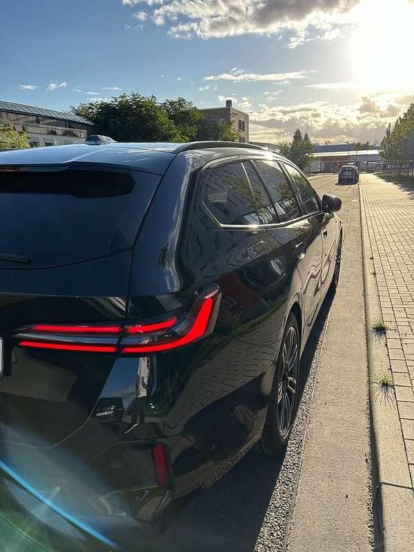 Gebraucht BMW 520 197 PS (144 kW) 2024 Schwarz Kombi