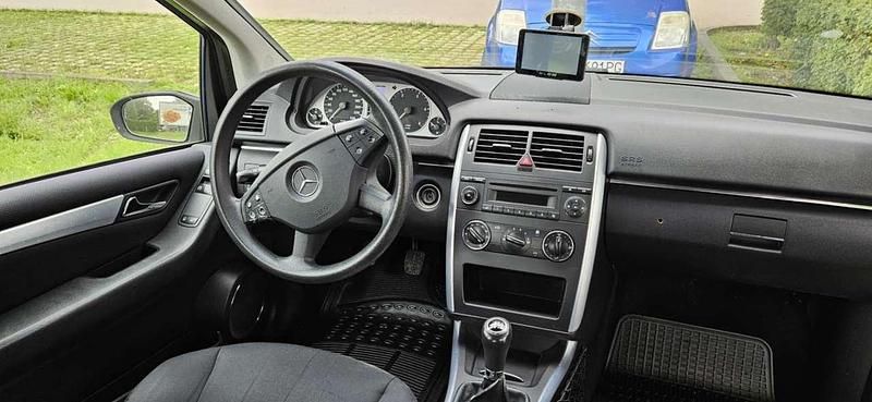 Gebraucht Mercedes B180 109 PS (80 kW) 2007 Silber Van / Kleinbus