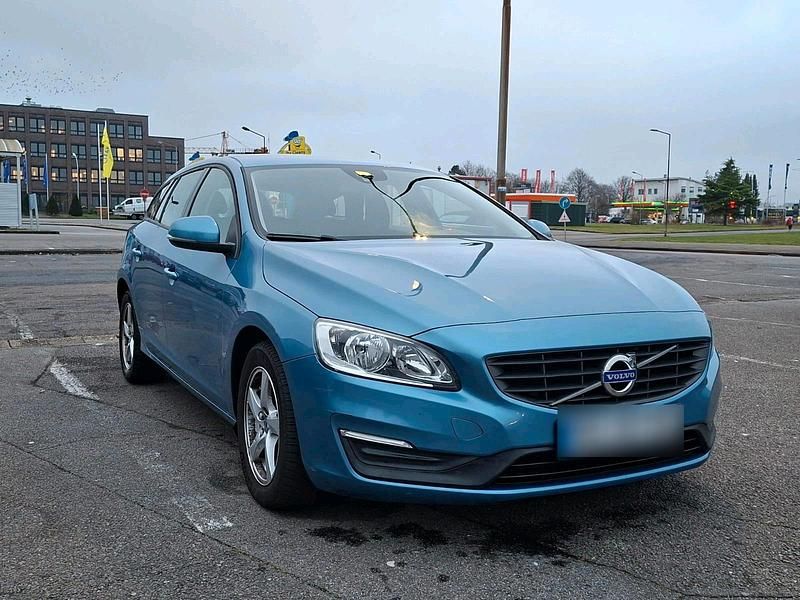 Gebraucht Volvo V60 150 PS (110 kW) 2016 Blau Kombi