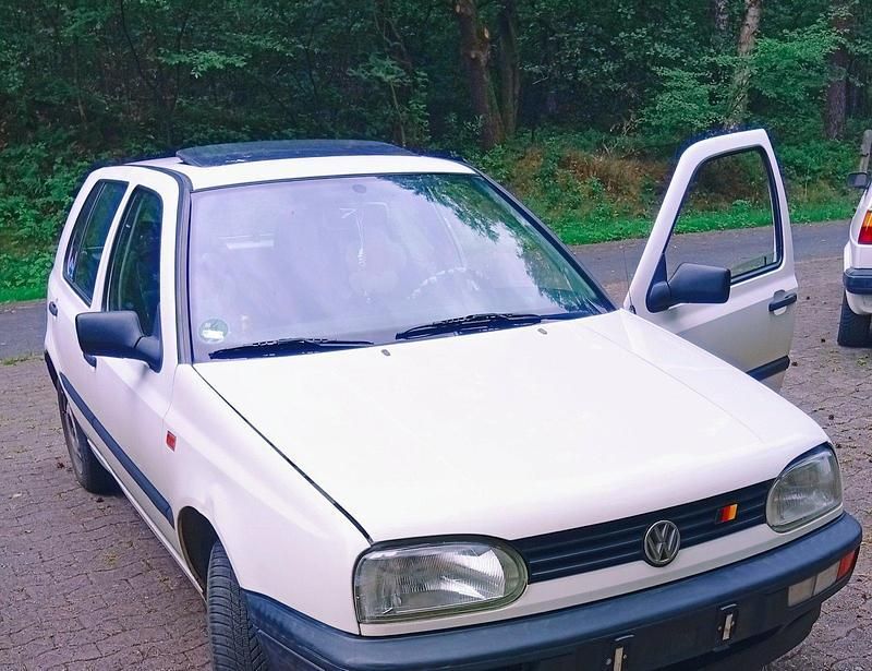 Weiß Gebraucht 1994 VW Golf III Limousine | 2.200 € - Bild 1/4