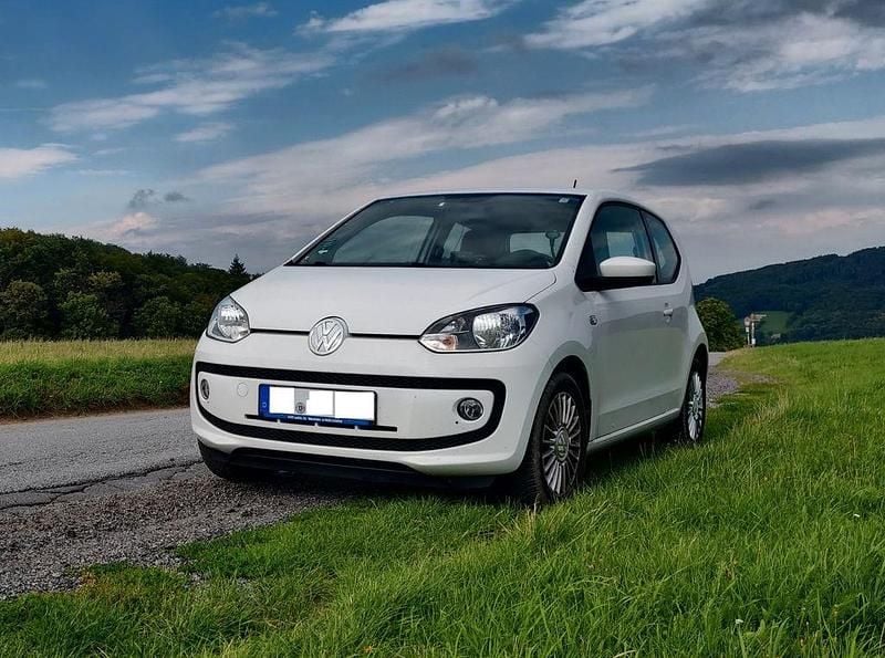 Gebraucht VW up! high up! 68 PS (50 kW) 2015 Weiß Kleinwagen