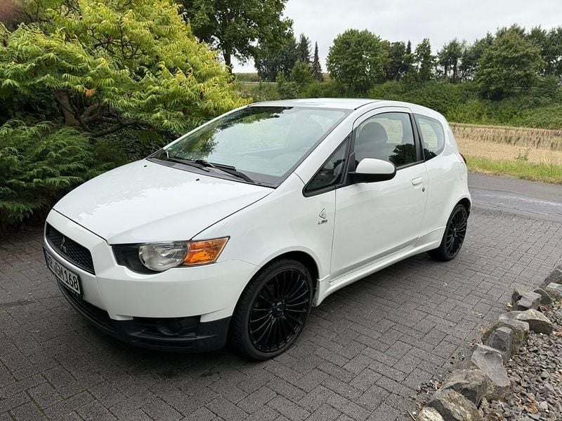 Gebraucht Mitsubishi Colt Edition 95 PS (69 kW) 2012 Weiß Kleinwagen