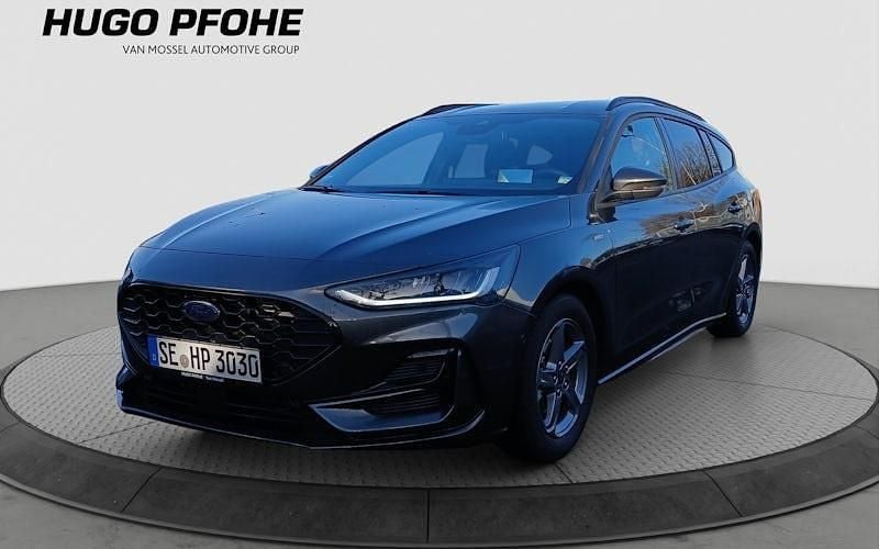 Grau Gebraucht 2024 Ford Focus ST-Line X Kombi | 23.975 € (Fairer Preis) - Bild 1/4